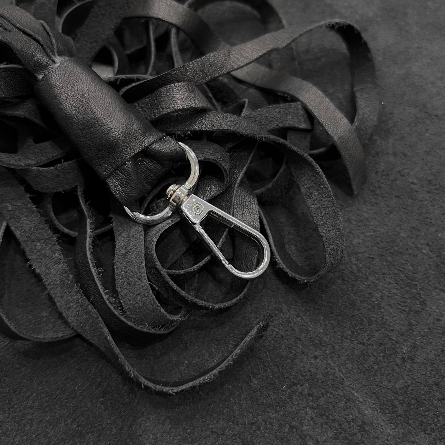 “NOMAD” leather keychain
